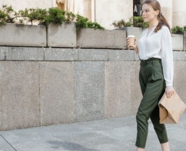 Spodnie do pracy bez nudy: 10 stylizacji, które wyglądają profesjonalnie i modnie