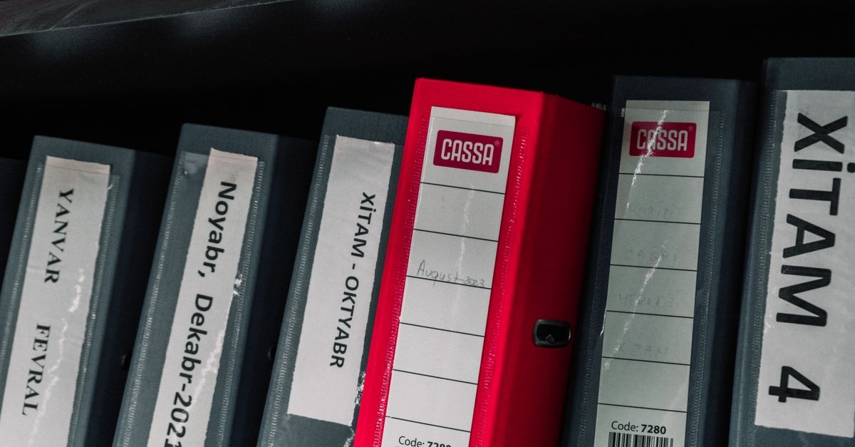 Papierowy chaos pod kontrolą: prosty system na ogarnięcie domowych dokumentów raz na zawsze