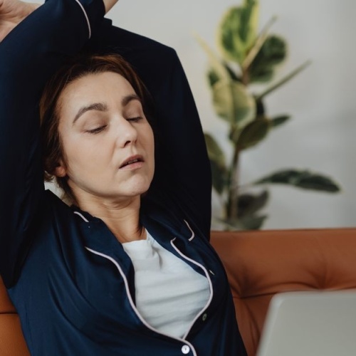 Po pracy rozluźnij ciało: 10 minut rozciągania, które zdejmie napięcie i doda energii