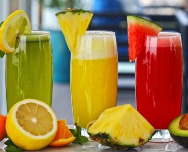 Zdrowe napoje w domu: proste przepisy na pyszne smoothie, lemoniady i herbaty